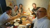 夜はみんなで食事会！